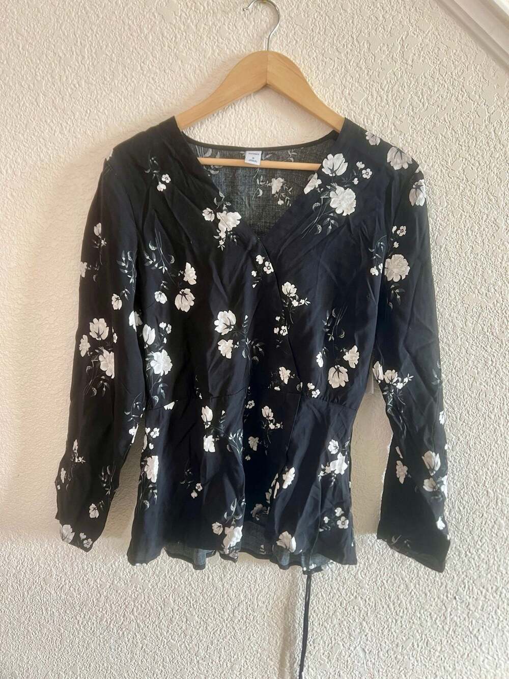 Old Navy black floral peplum blouse